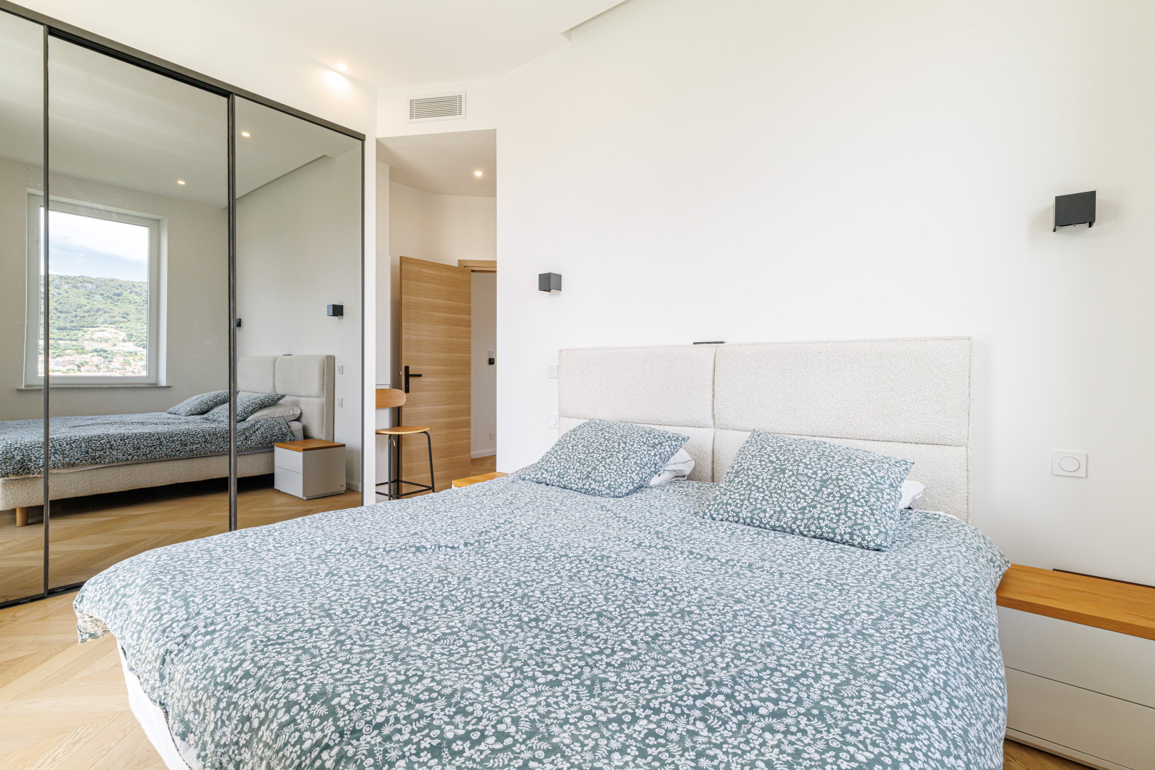 
                                                Vente
                                                 Maison  - Hôtel Particulier  - 7 pièces  - 214.27 m²