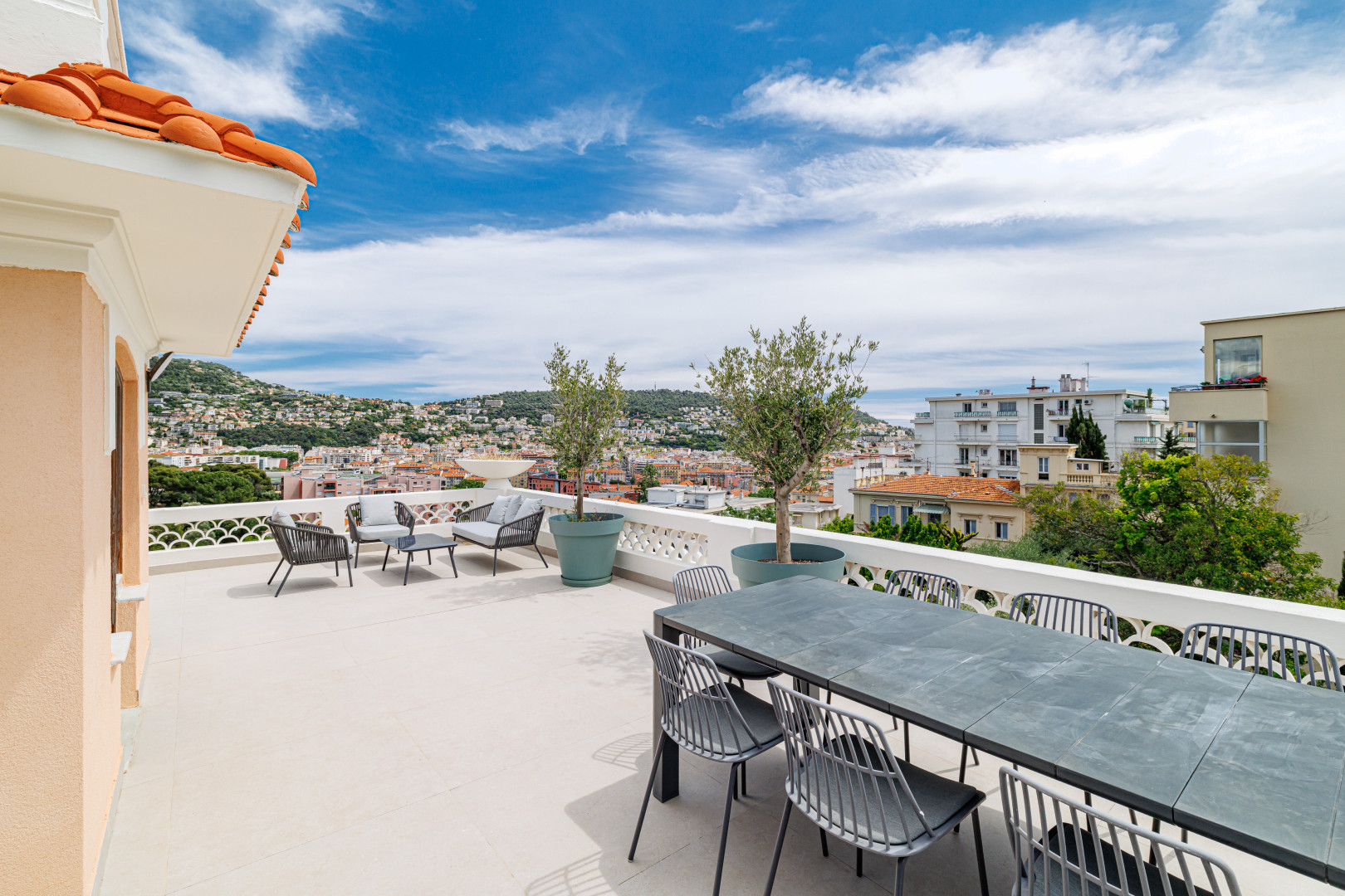 
                                                Vente
                                                 Maison  - Hôtel Particulier  - 7 pièces  - 214.27 m²