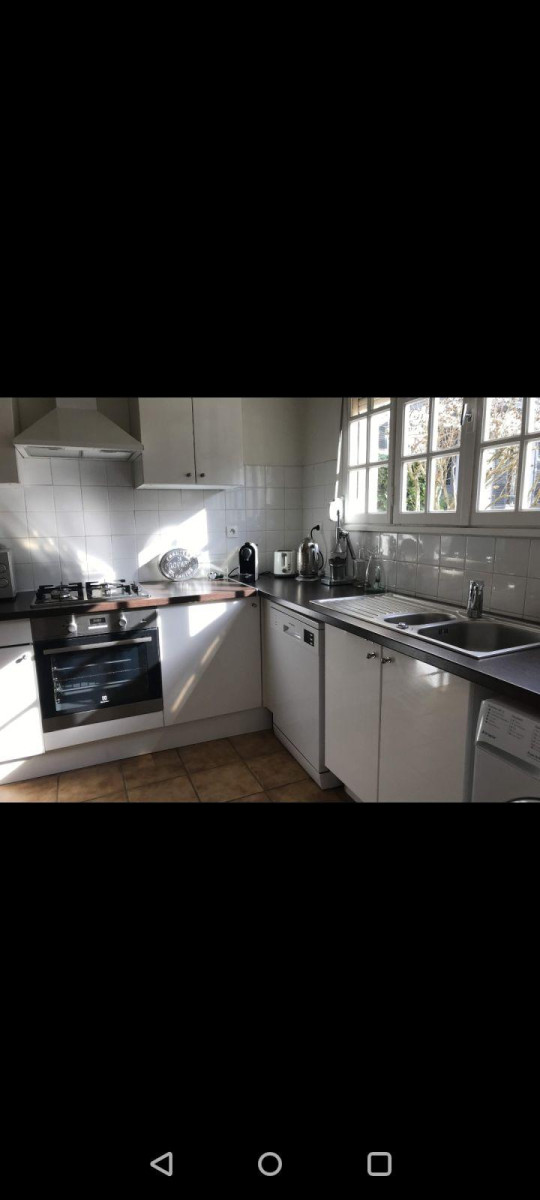 
                                                Location
                                                 Maison indépendante centre ville, dans la verdure.