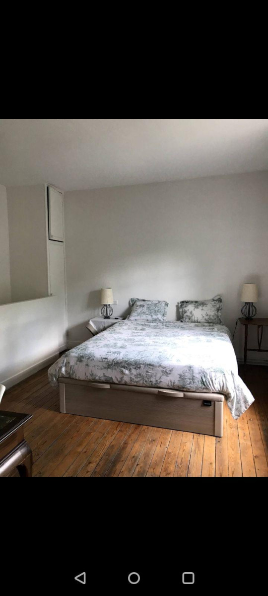 
                                                Location
                                                 Maison indépendante centre ville, dans la verdure.