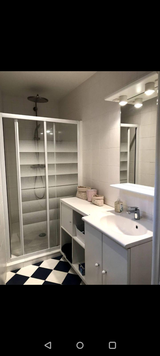 
                                                Location
                                                 Maison indépendante centre ville, dans la verdure.