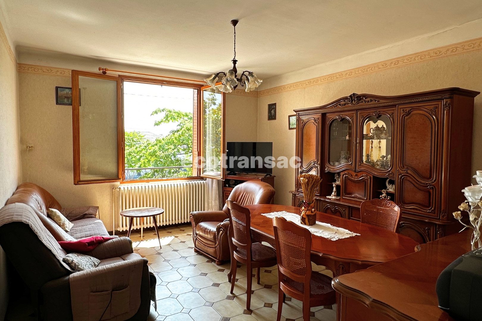 
                                                Vente
                                                 Maison individuelle 121 m² Carrez / 202 m² habitables – Terrain de 926 m² – Vénissieux