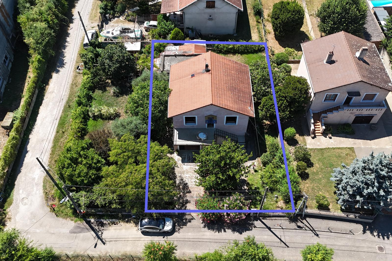 
                                                Vente
                                                 Maison individuelle à fort potentiel sur terrain piscinable de 552 m² – Vénissieux secteur résidentiel