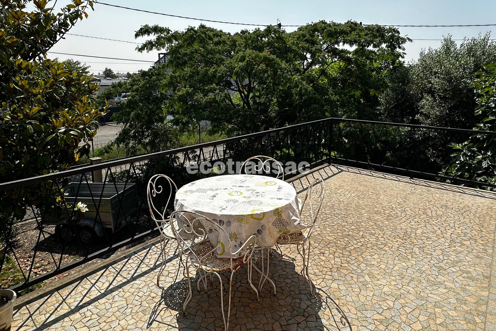 
                                                Vente
                                                 Maison individuelle à fort potentiel sur terrain piscinable de 552 m² – Vénissieux secteur résidentiel