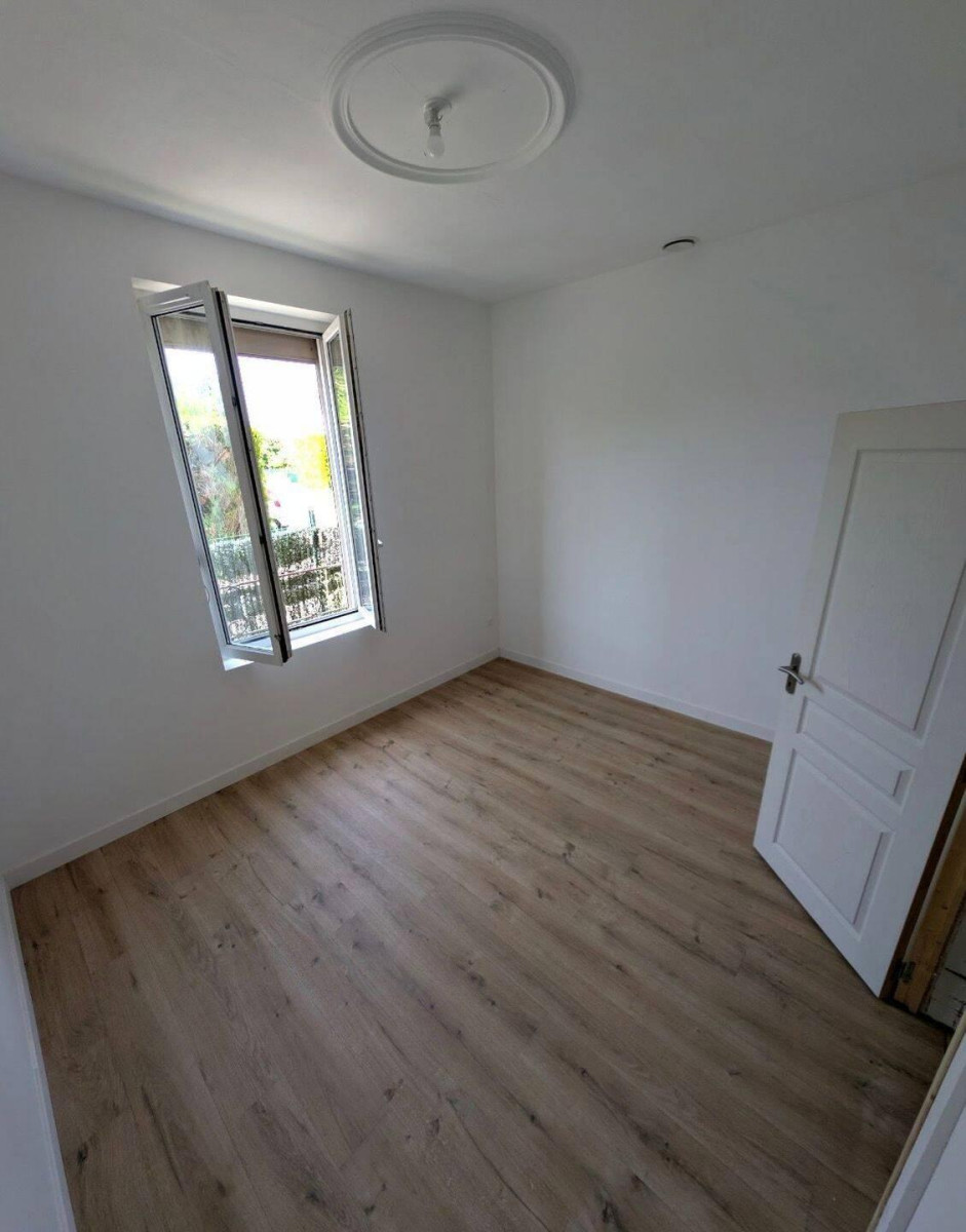 
                                                Location
                                                 Maison individuelle au calme rénovée à neuf.