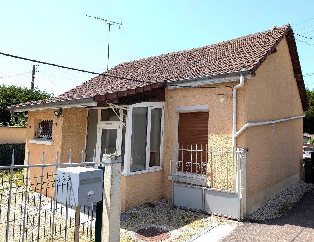 
                                                Location
                                                 Maison individuelle au calme rénovée à neuf.