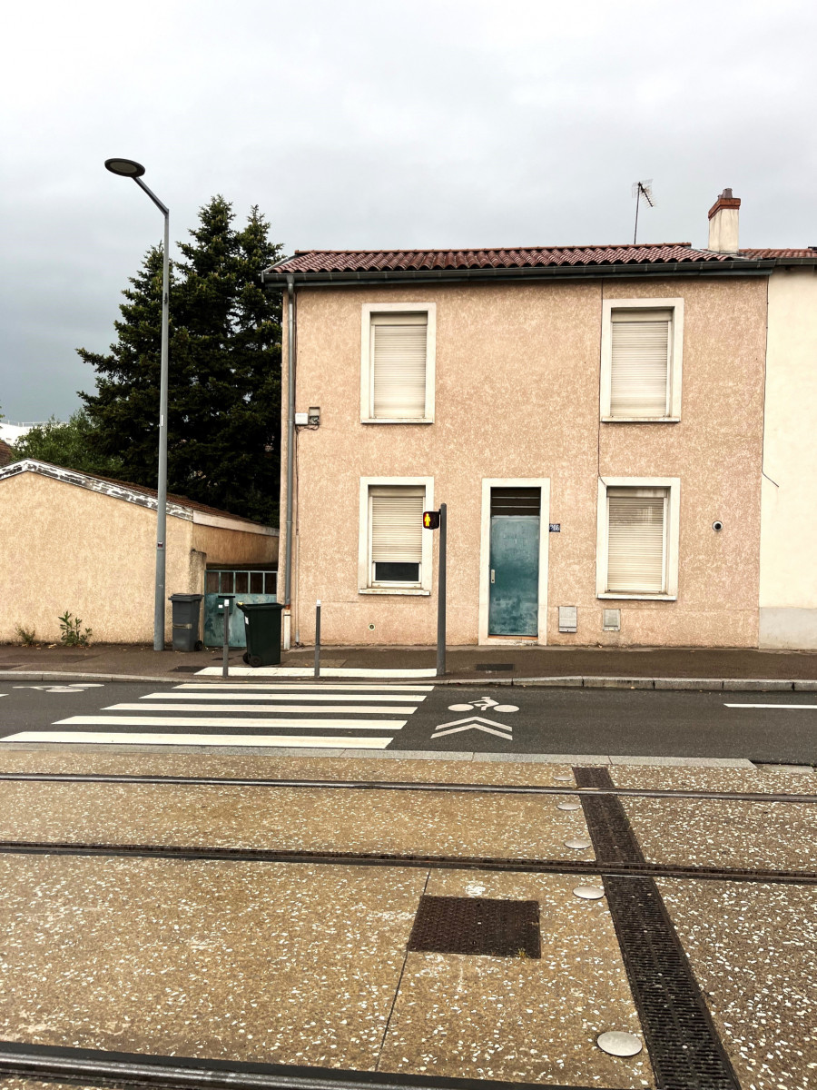 
                                                Vente
                                                 MAISON AVEC JARDIN & GARAGE - LYON 8