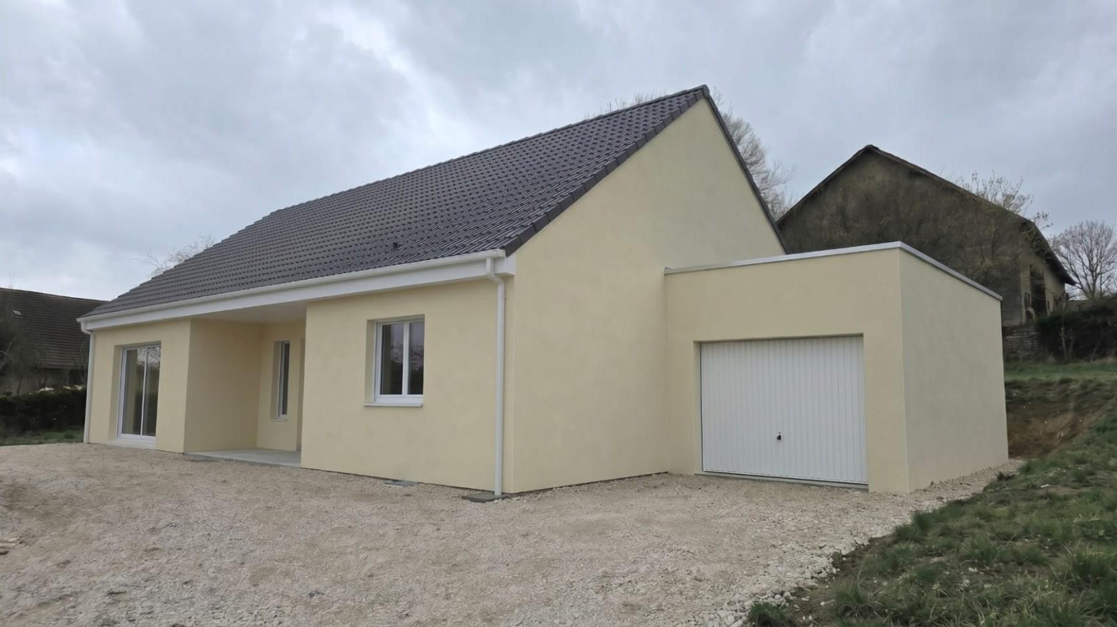 
                                                Vente
                                                 Maison individuelle de plain pied, avec garage
