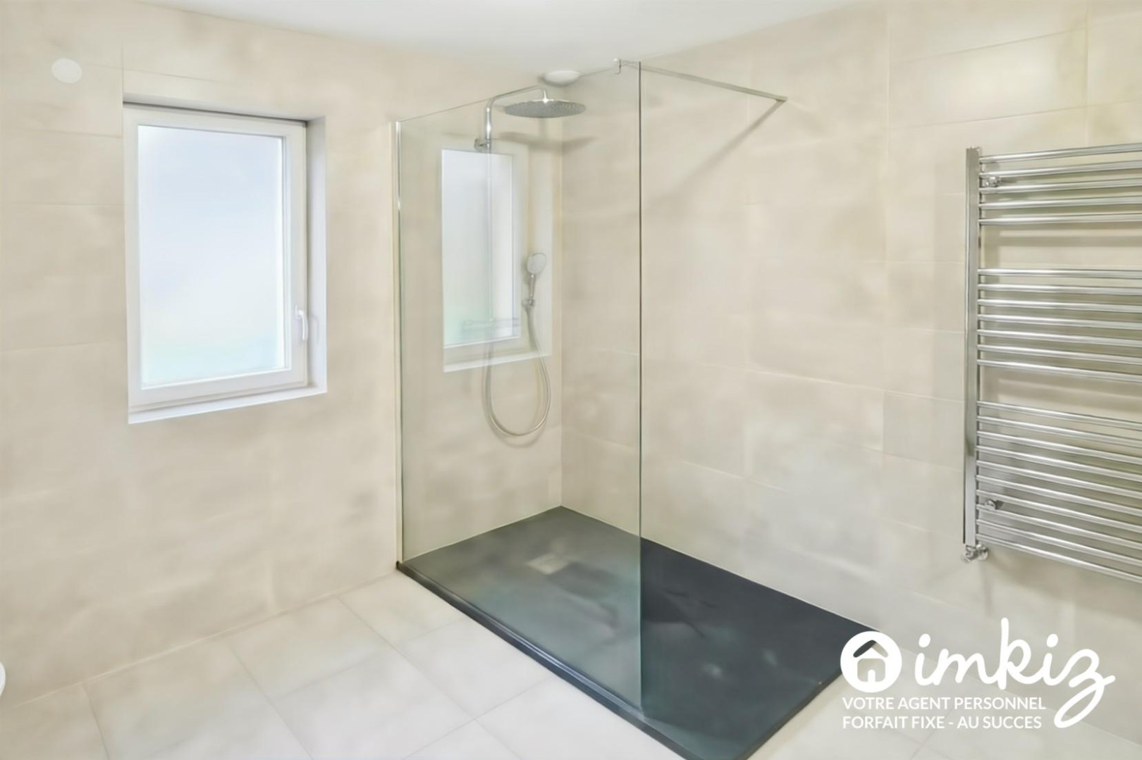 
                                                Vente
                                                 Maison individuelle de plain pied, avec garage