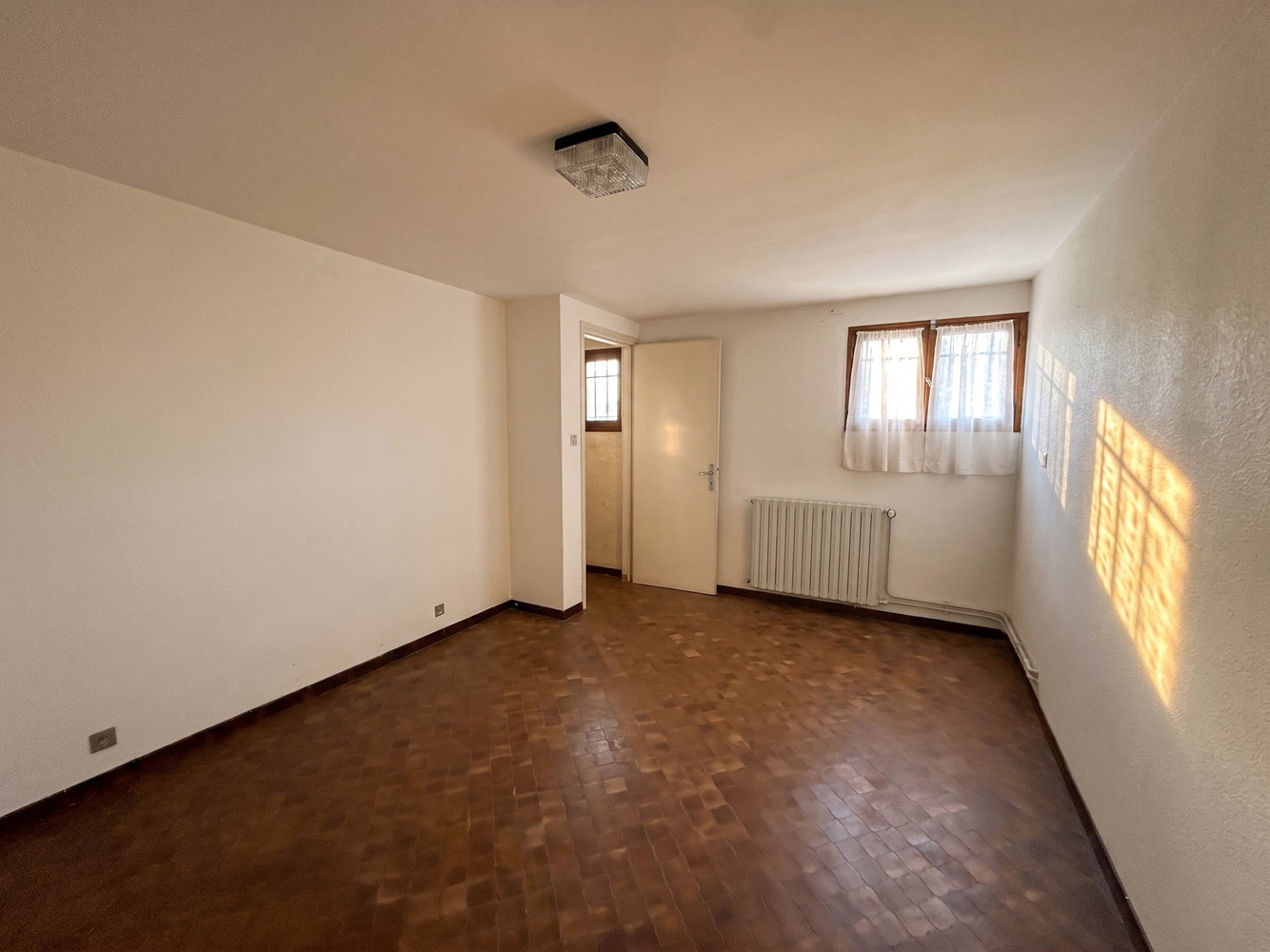 
                                                Vente
                                                 Maison individuelle - Jardin / Terrasse