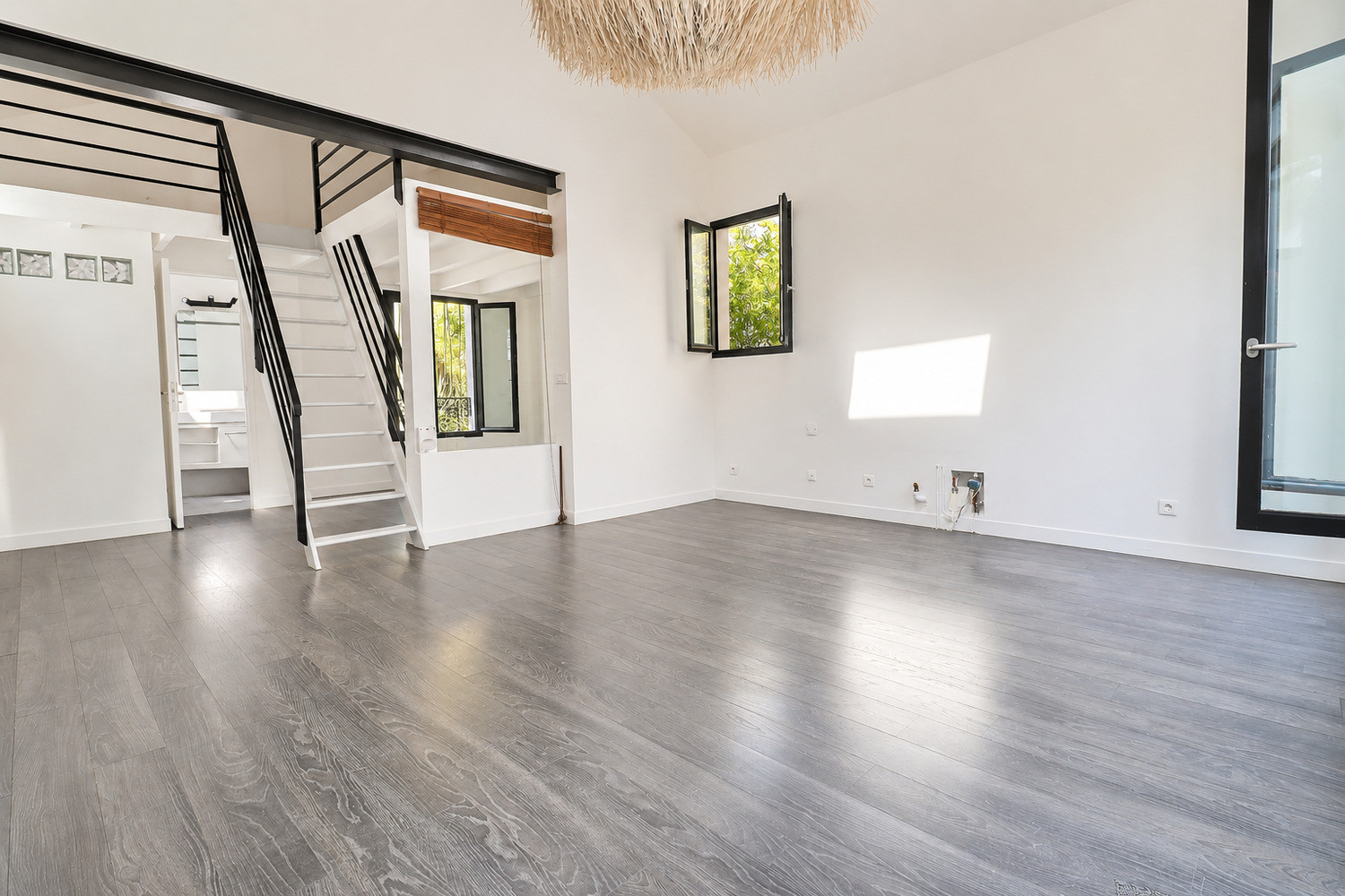 
                                                Vente
                                                 Maison lumineuse 3 pièces avec terrasse