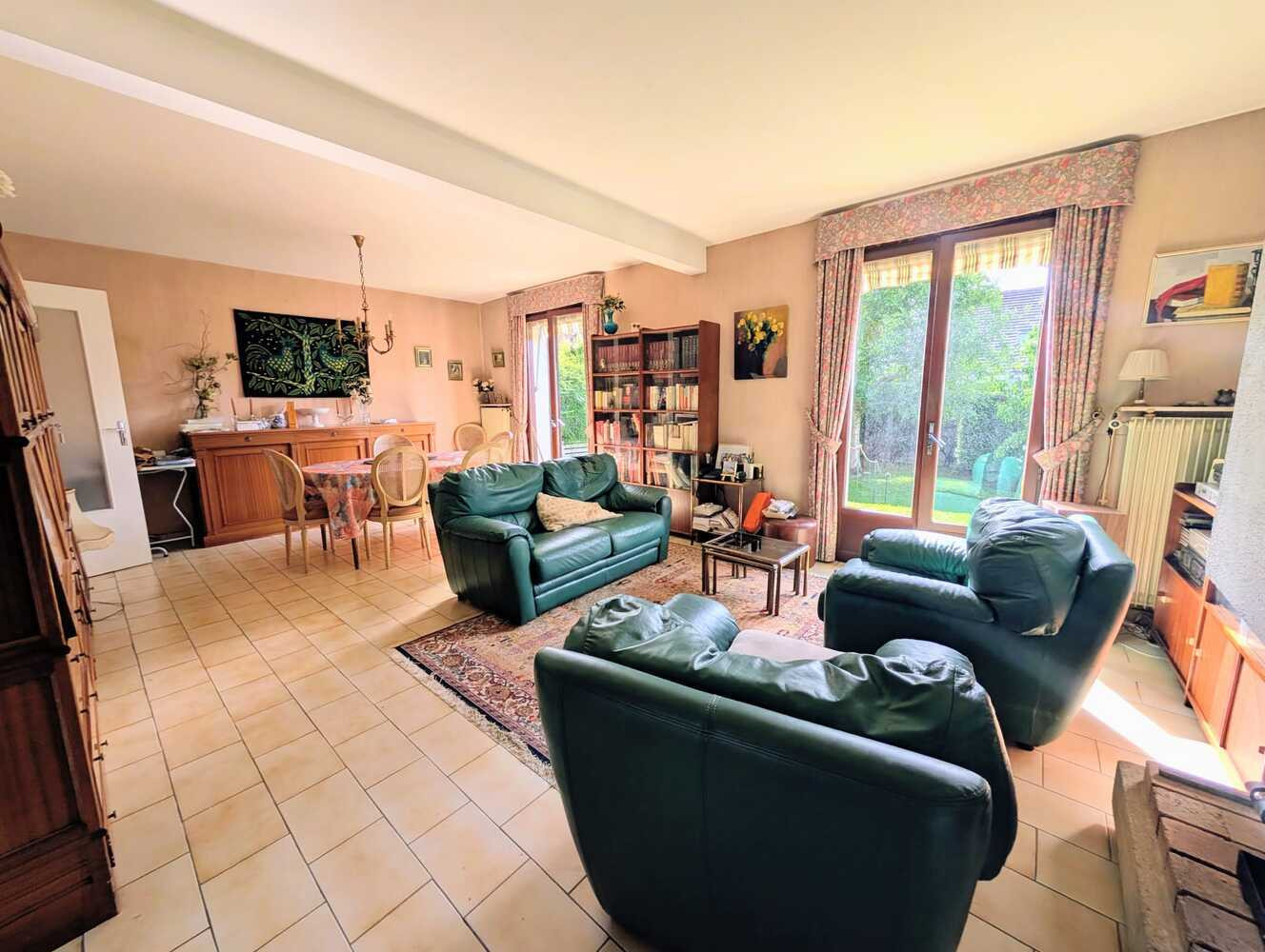
                                                Vente
                                                 Maison lumineuse à Ormesson à fort potentiel