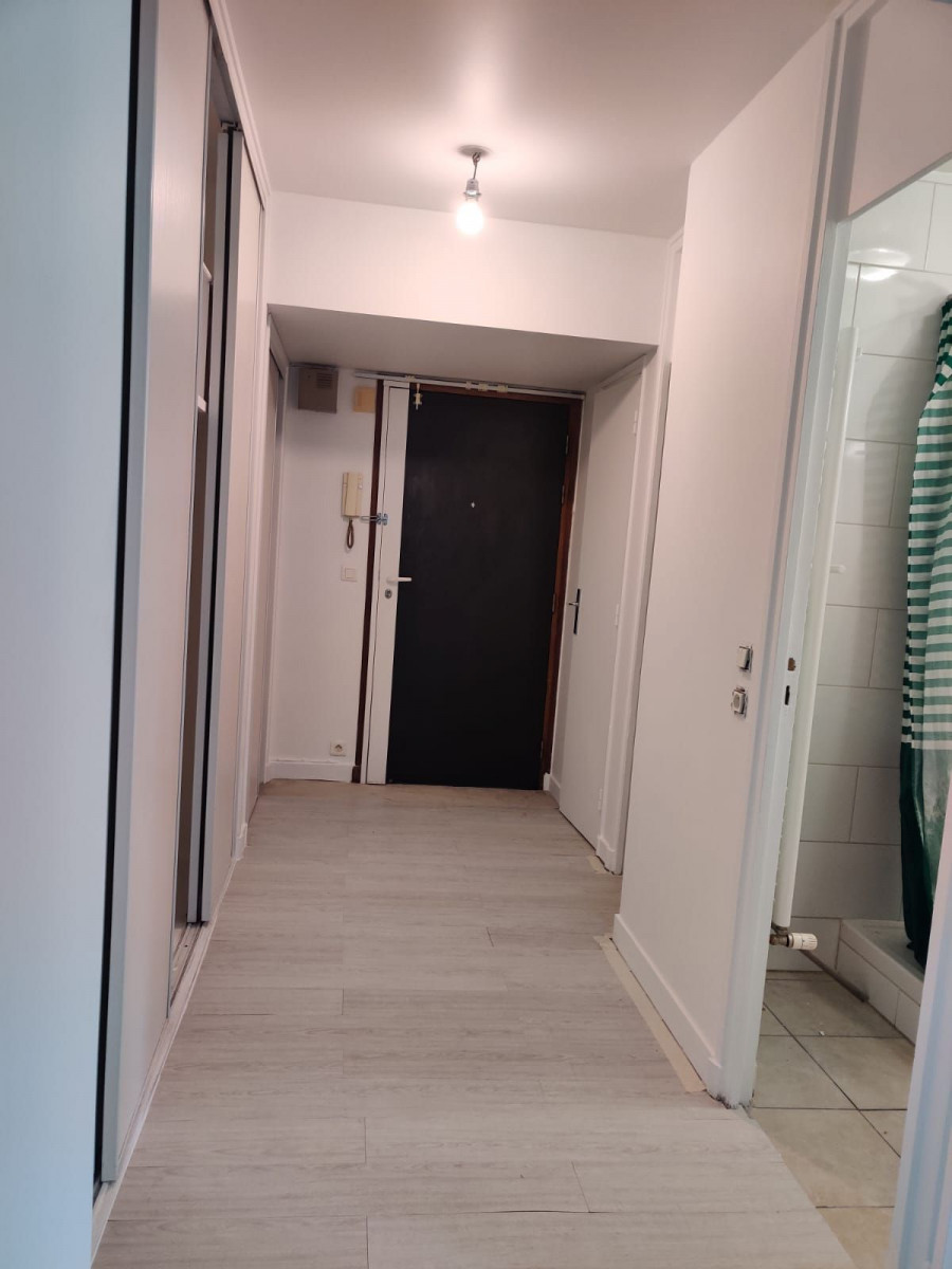 
                                                Location
                                                 Maison lumineuse et soignée (loyer tout inclus)