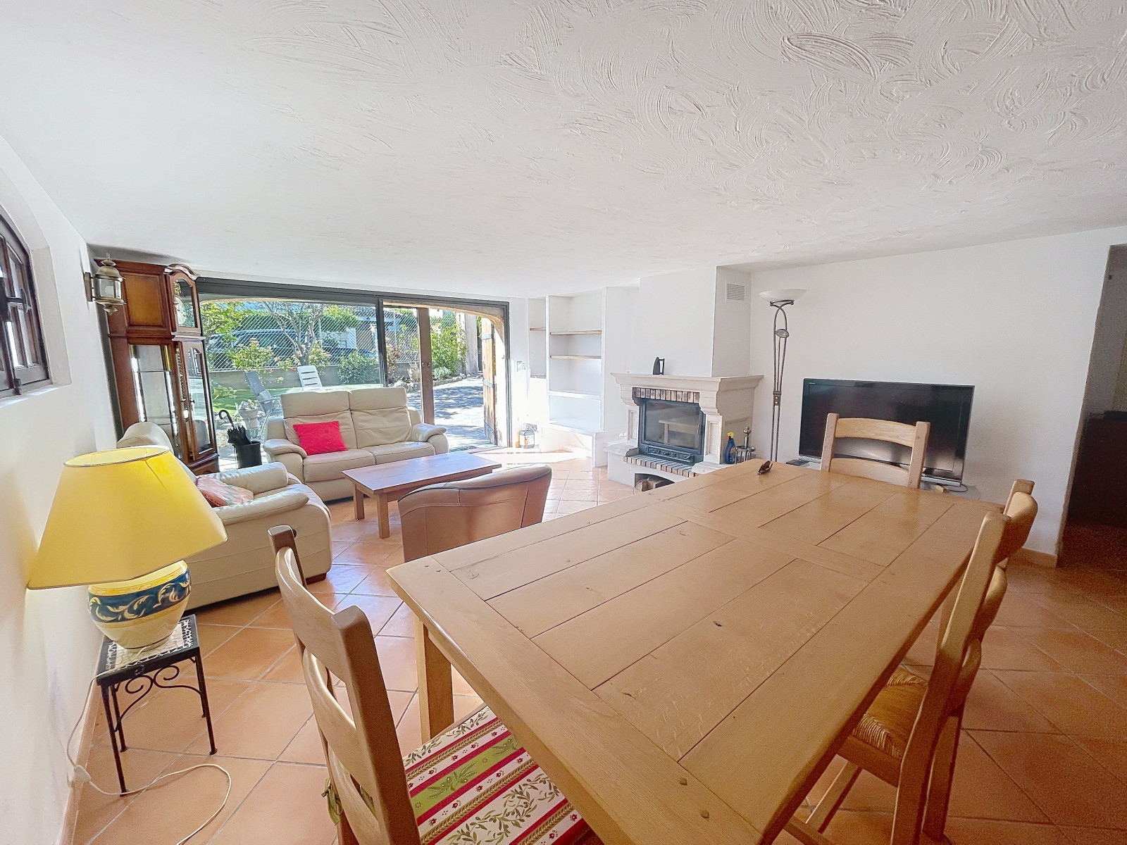 
                                                Vente
                                                 Maison  - Maison de ville  - 3 pièces  - 129.6 m²