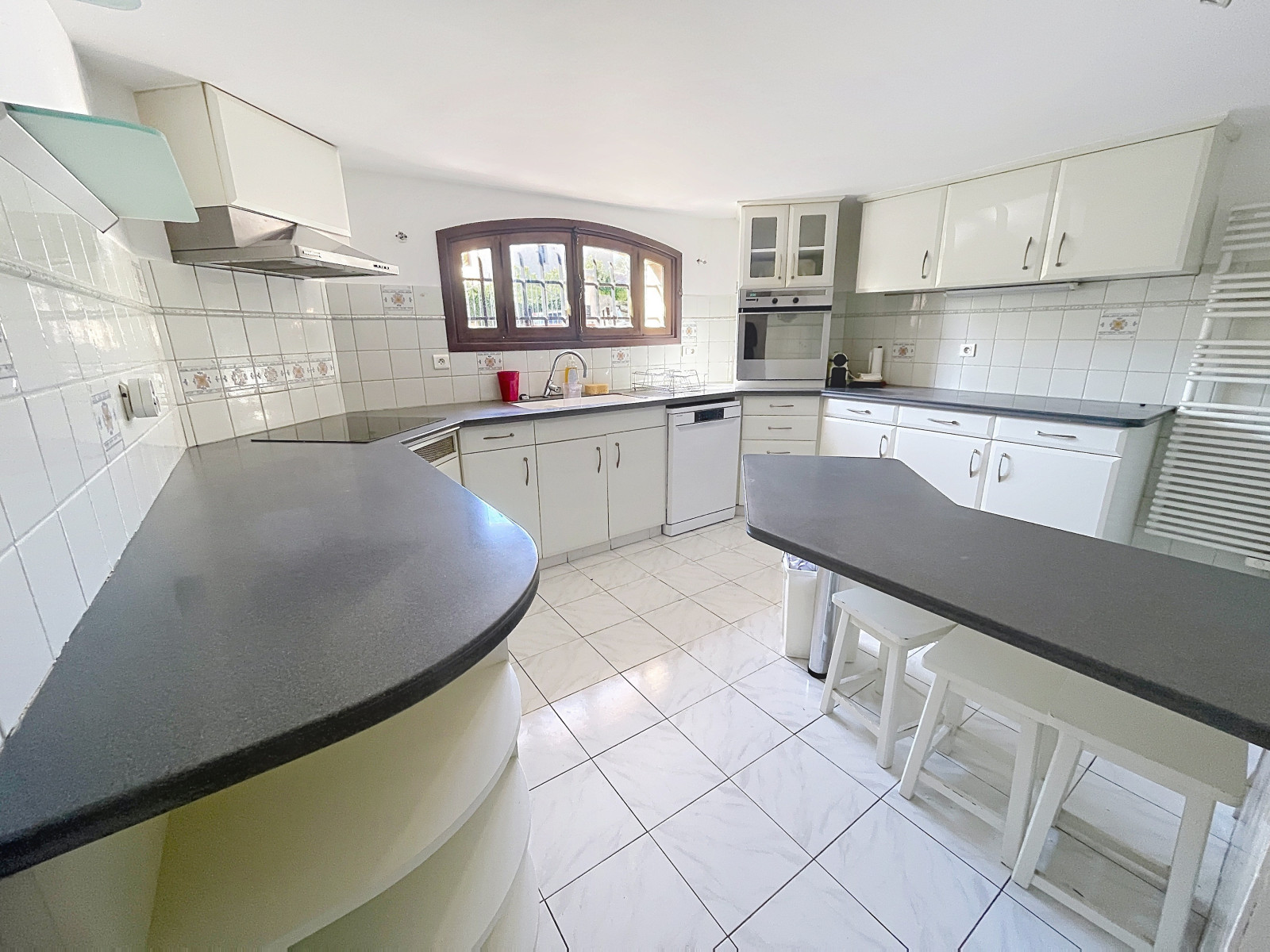 
                                                Vente
                                                 Maison  - Maison de ville  - 3 pièces  - 129.6 m²