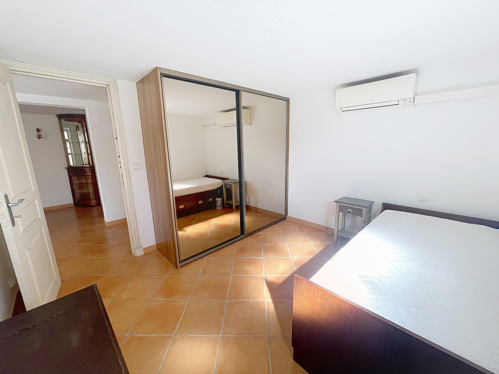 
                                                Vente
                                                 Maison  - Maison de ville  - 3 pièces  - 129.6 m²