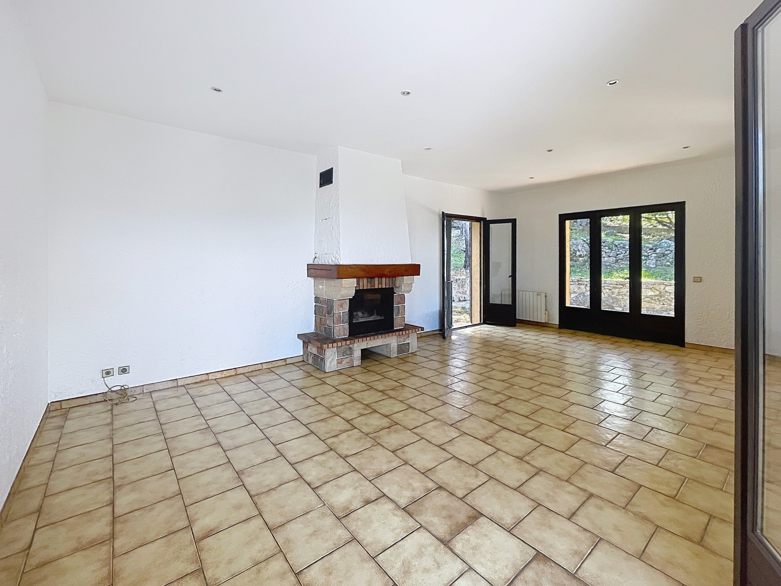 
                                                Vente
                                                 Maison  - Maison individuelle  - 4 pièces  - 130.0 m²