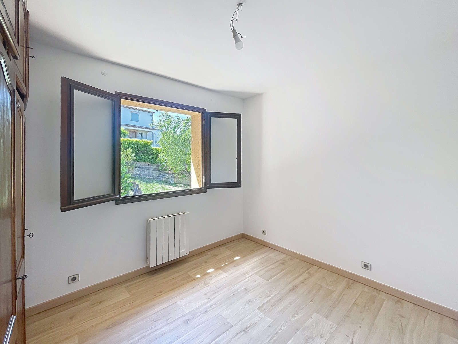 
                                                Vente
                                                 Maison  - Maison individuelle  - 4 pièces  - 130.0 m²