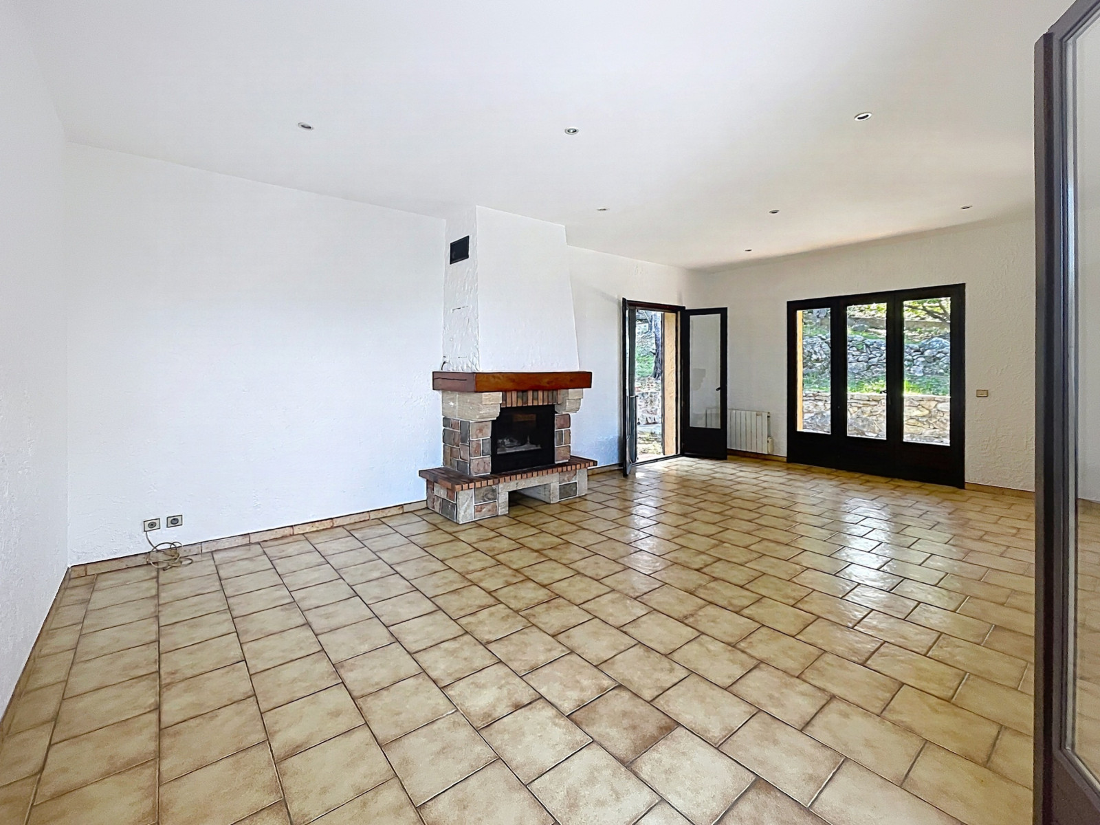 
                                                Vente
                                                 Maison  - Maison individuelle  - 4 pièces  - 145.0 m²