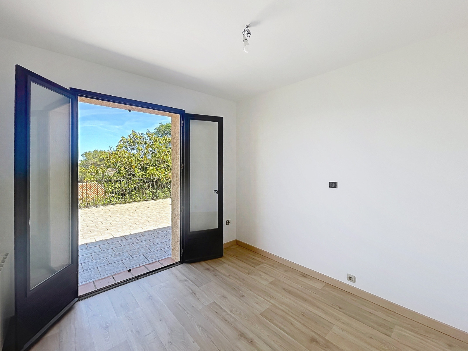 
                                                Vente
                                                 Maison  - Maison individuelle  - 4 pièces  - 145.0 m²