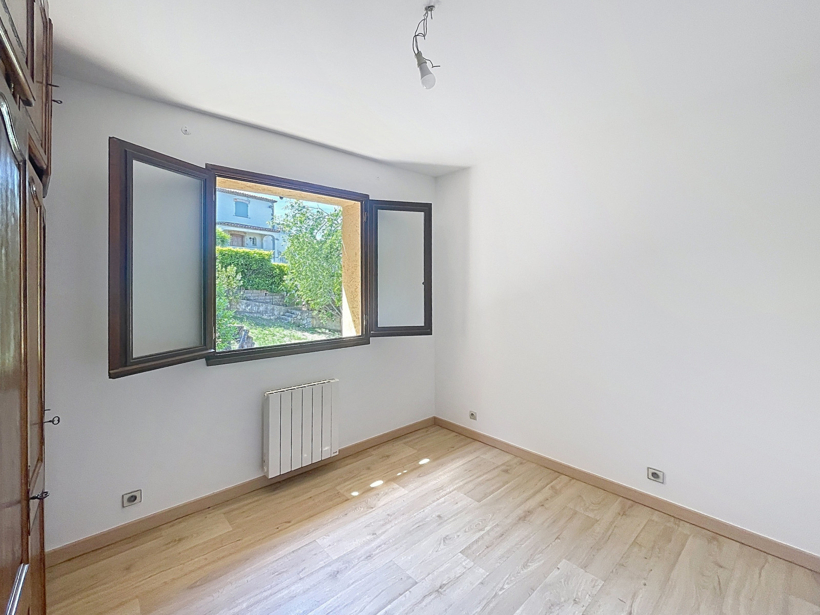 
                                                Vente
                                                 Maison  - Maison individuelle  - 4 pièces  - 145.0 m²