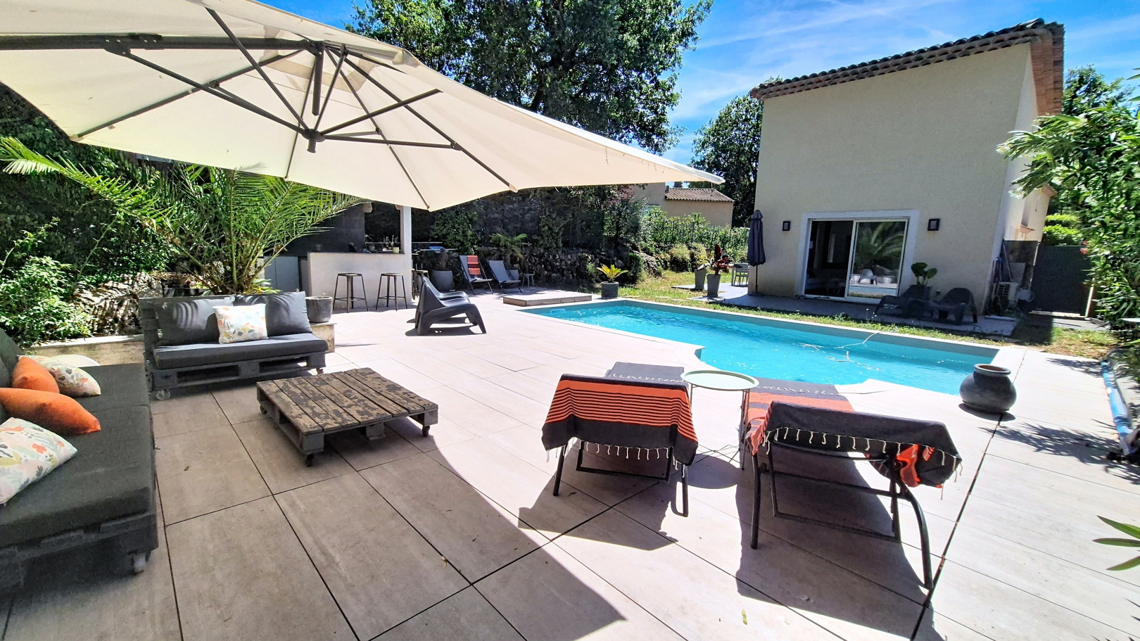 
                                                Vente
                                                 Maison  - Maison individuelle  - 4 pièces  - 84.04 m²