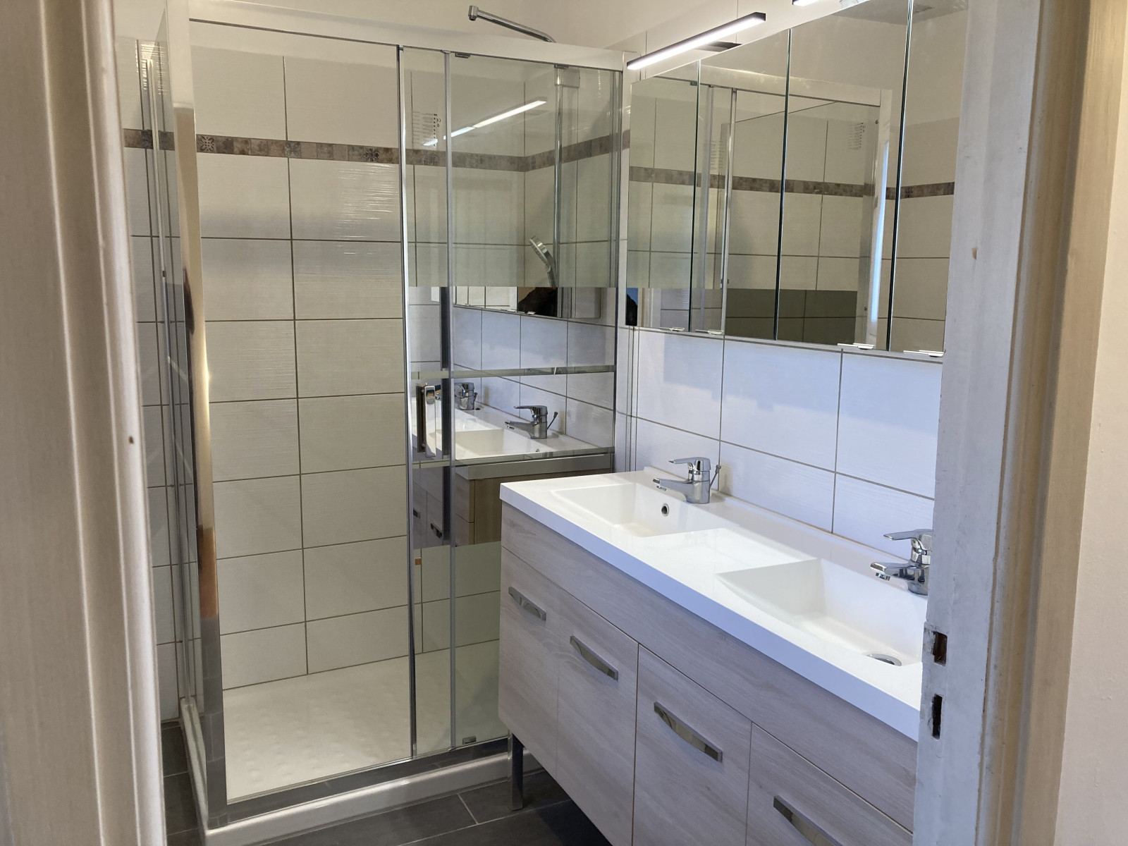 
                                                Location
                                                 Maison  - Maison jumelée  - 5 pièces  - 126.95 m²