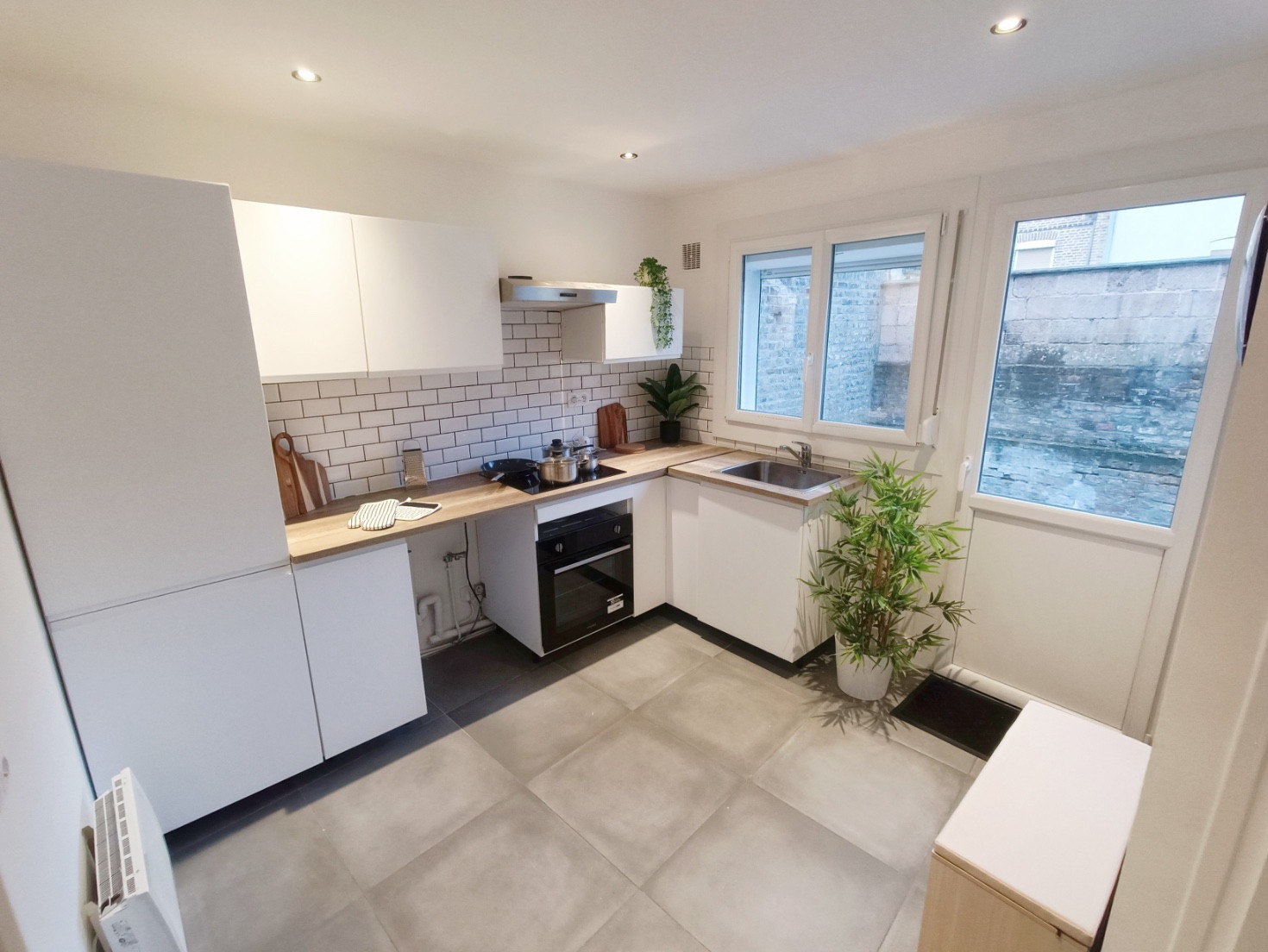 
                                                Location
                                                 Maison meublée 2 chambres avec cour