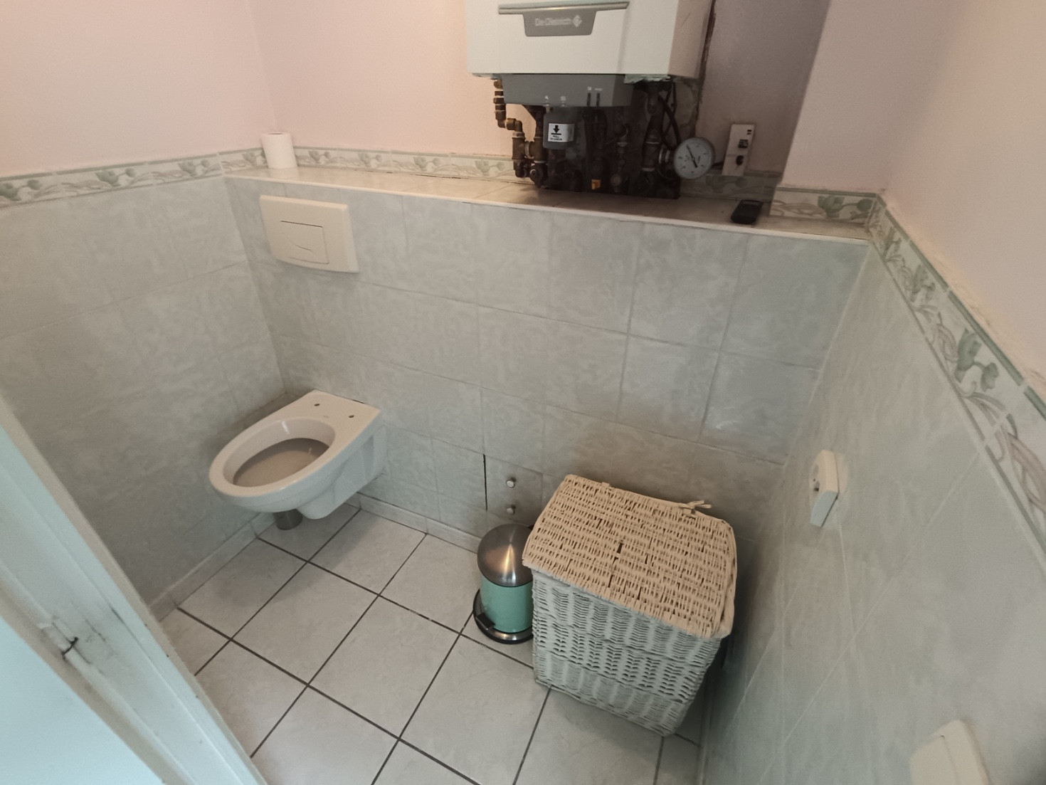 
                                                Location
                                                 Maison meublée 3 chambres, cour et cave