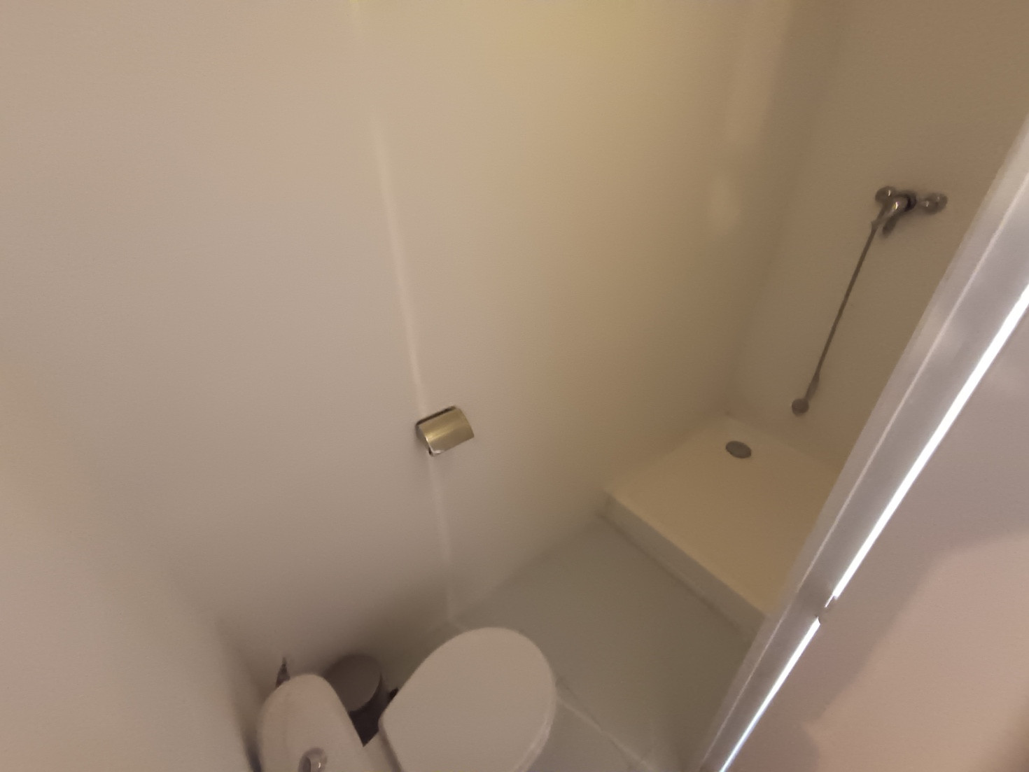 
                                                Location
                                                 Maison meublée 3 chambres, cour et cave