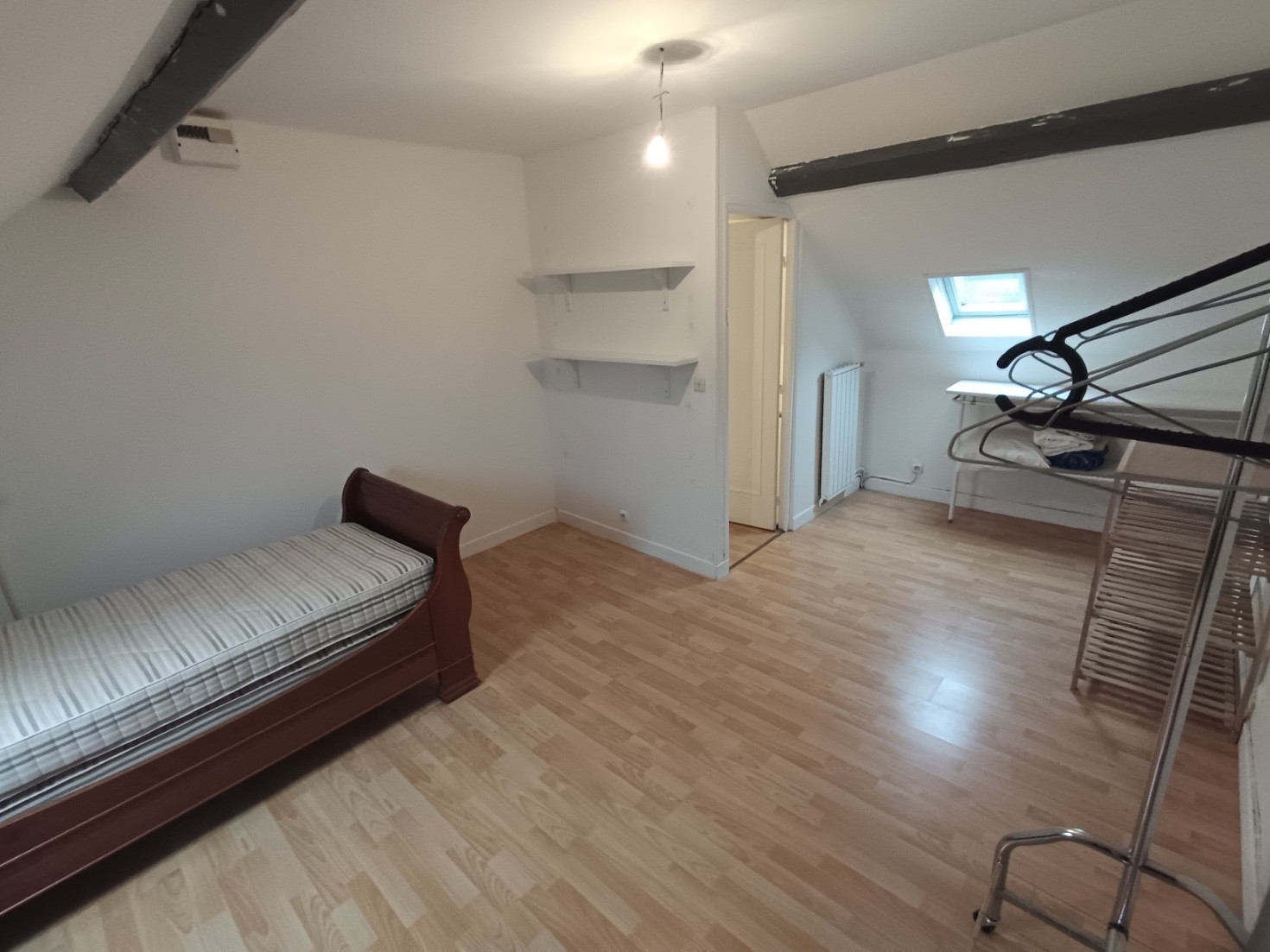 
                                                Location
                                                 Maison meublée 3 chambres, cour et cave