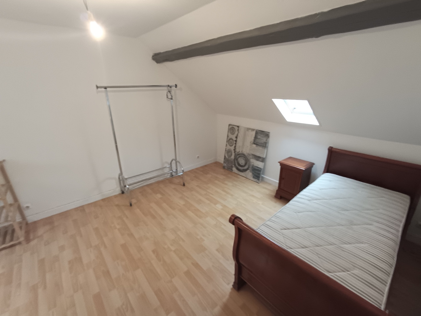 
                                                Location
                                                 Maison meublée 3 chambres, cour et cave