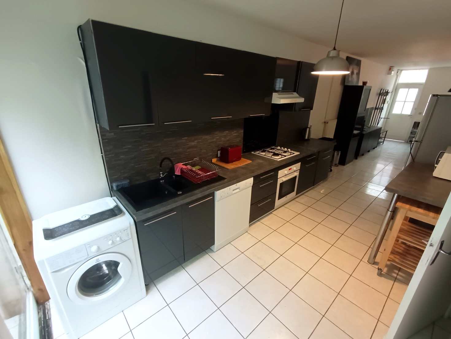 
                                                Location
                                                 Maison meublée 3 chambres, cour et cave