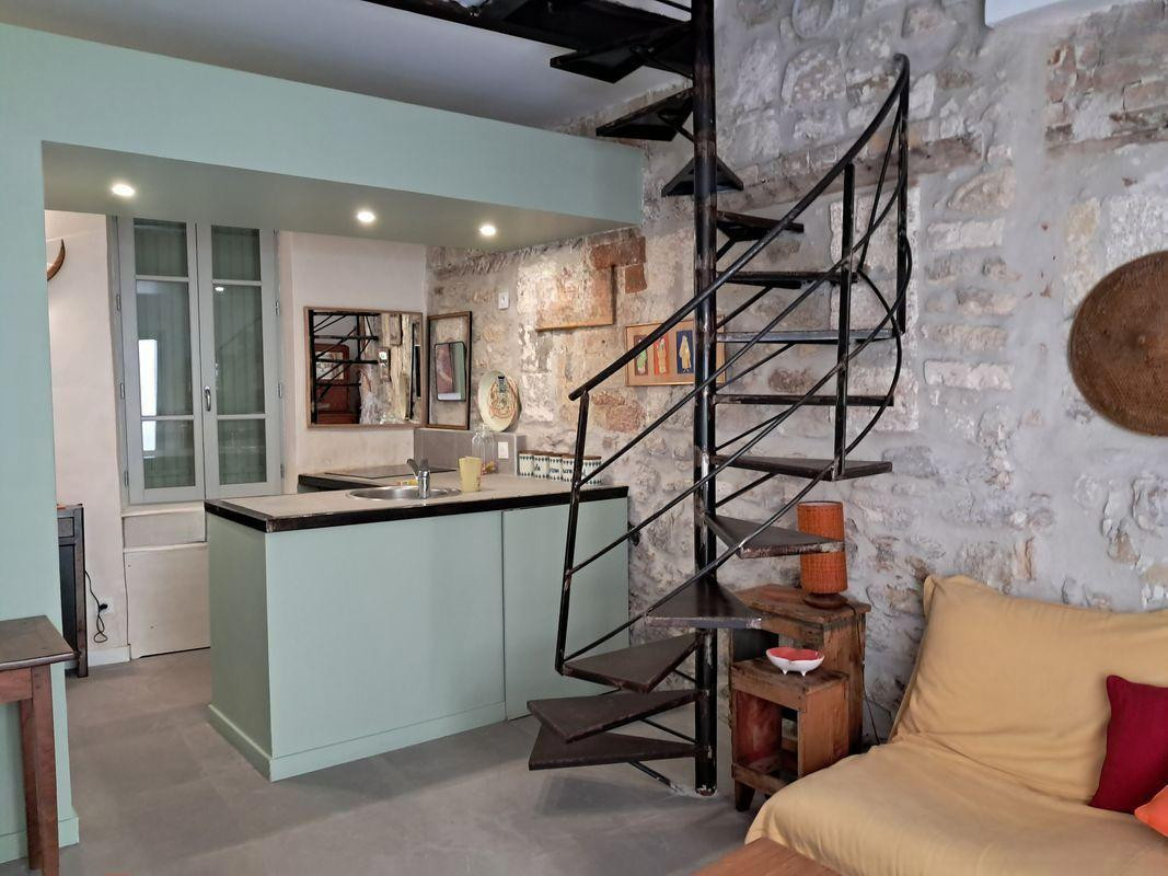 
                                                Location
                                                 Maison meublée 50m² intramuros avec cour et balcon