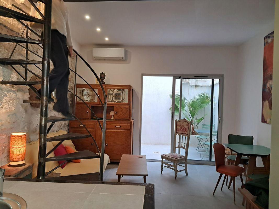 
                                                Location
                                                 Maison meublée 50m² intramuros avec cour et balcon