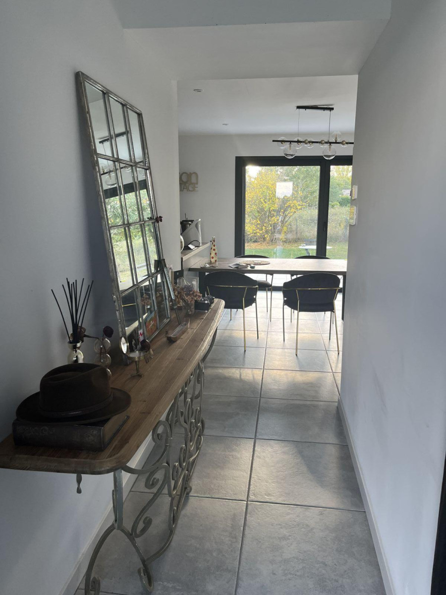 
                                                Location
                                                 Maison meublée avec belles prestations