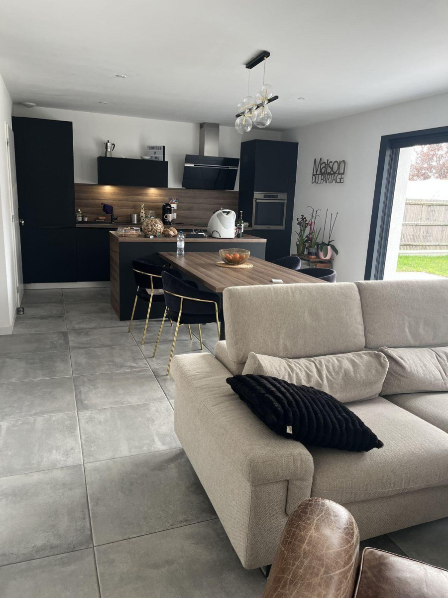 
                                                Location
                                                 Maison meublée avec belles prestations