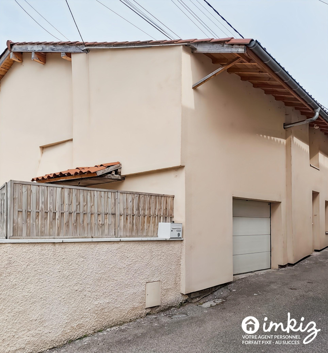 
                                                Vente
                                                 Maison meublée avec finir de rénover