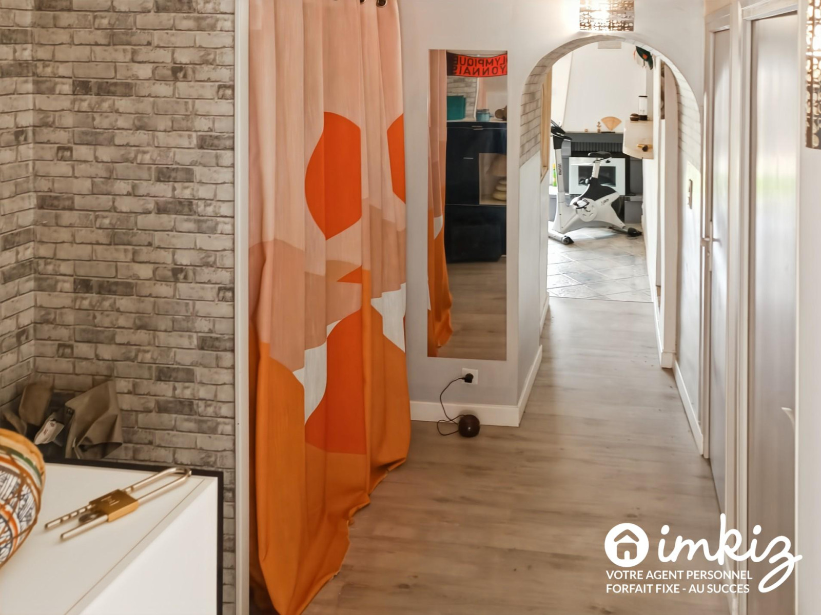 
                                                Vente
                                                 Maison meublée avec finir de rénover