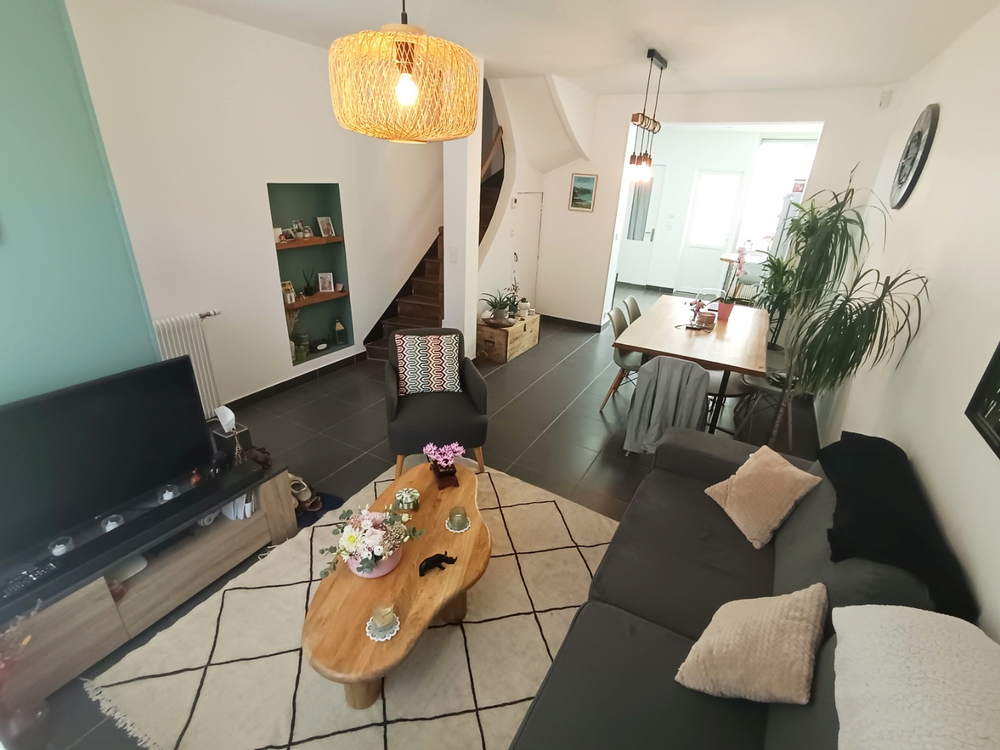 
                                                Location
                                                 Maison meublée, T4 avec cour et véranda