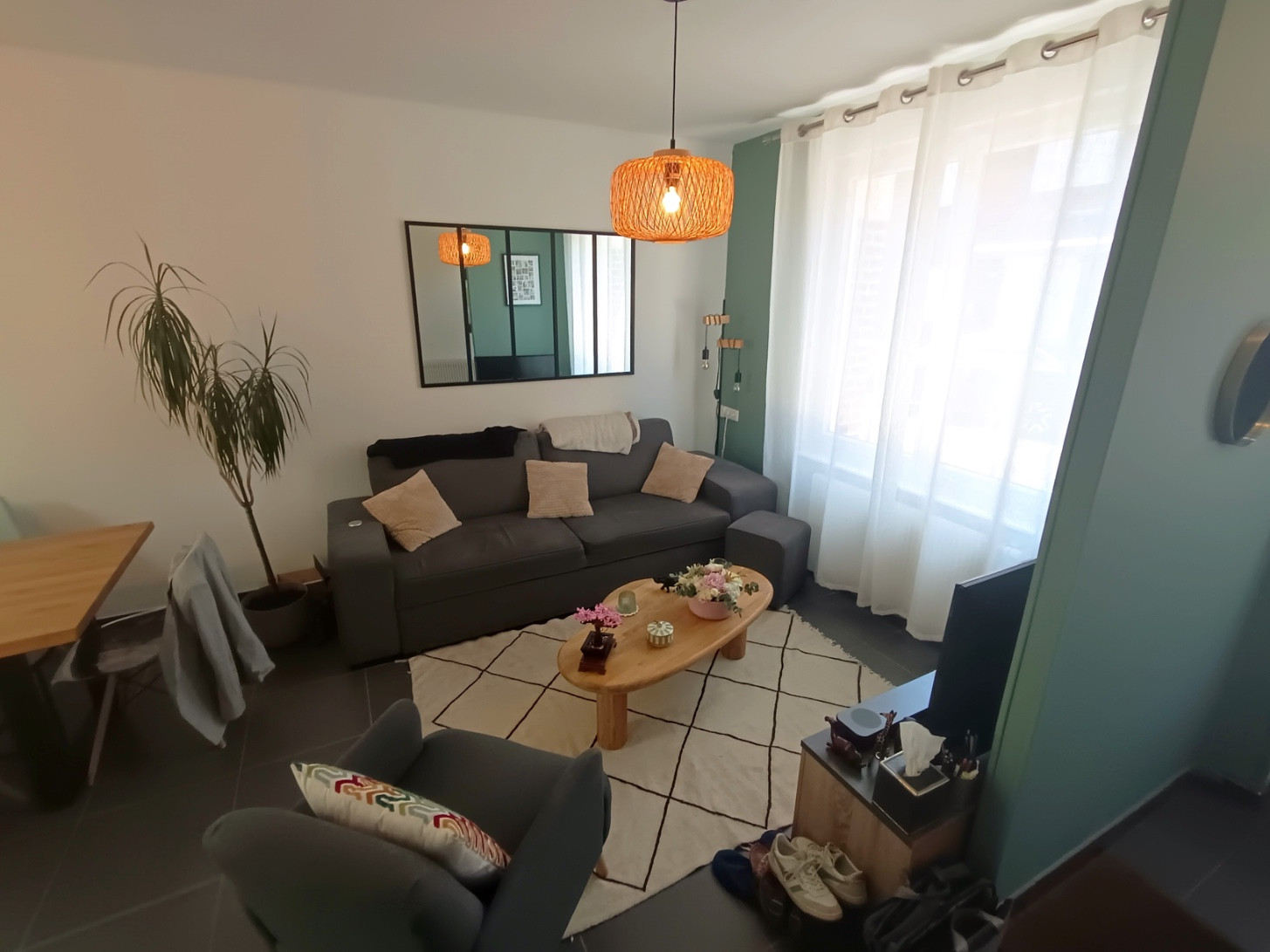
                                                Location
                                                 Maison meublée, T4 avec cour et véranda