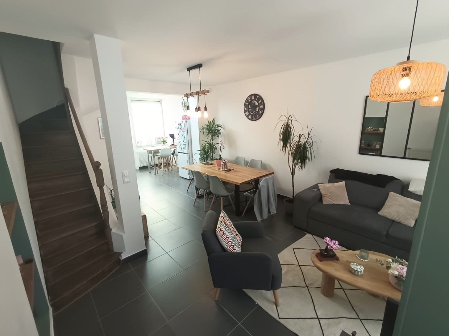 
                                                Location
                                                 Maison meublée, T4 avec cour et véranda