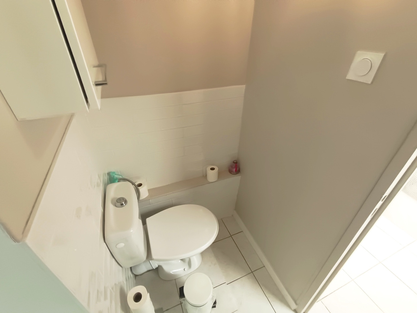 
                                                Location
                                                 Maison meublée, T4 avec cour et véranda