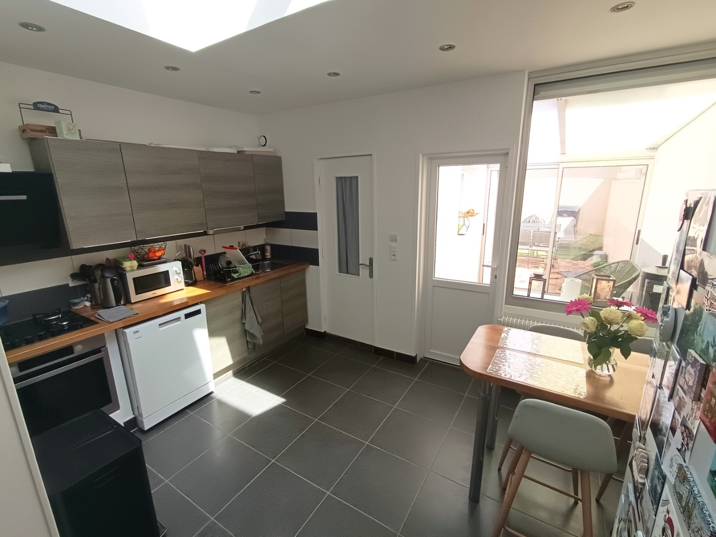 
                                                Location
                                                 Maison meublée, T4 avec cour et véranda