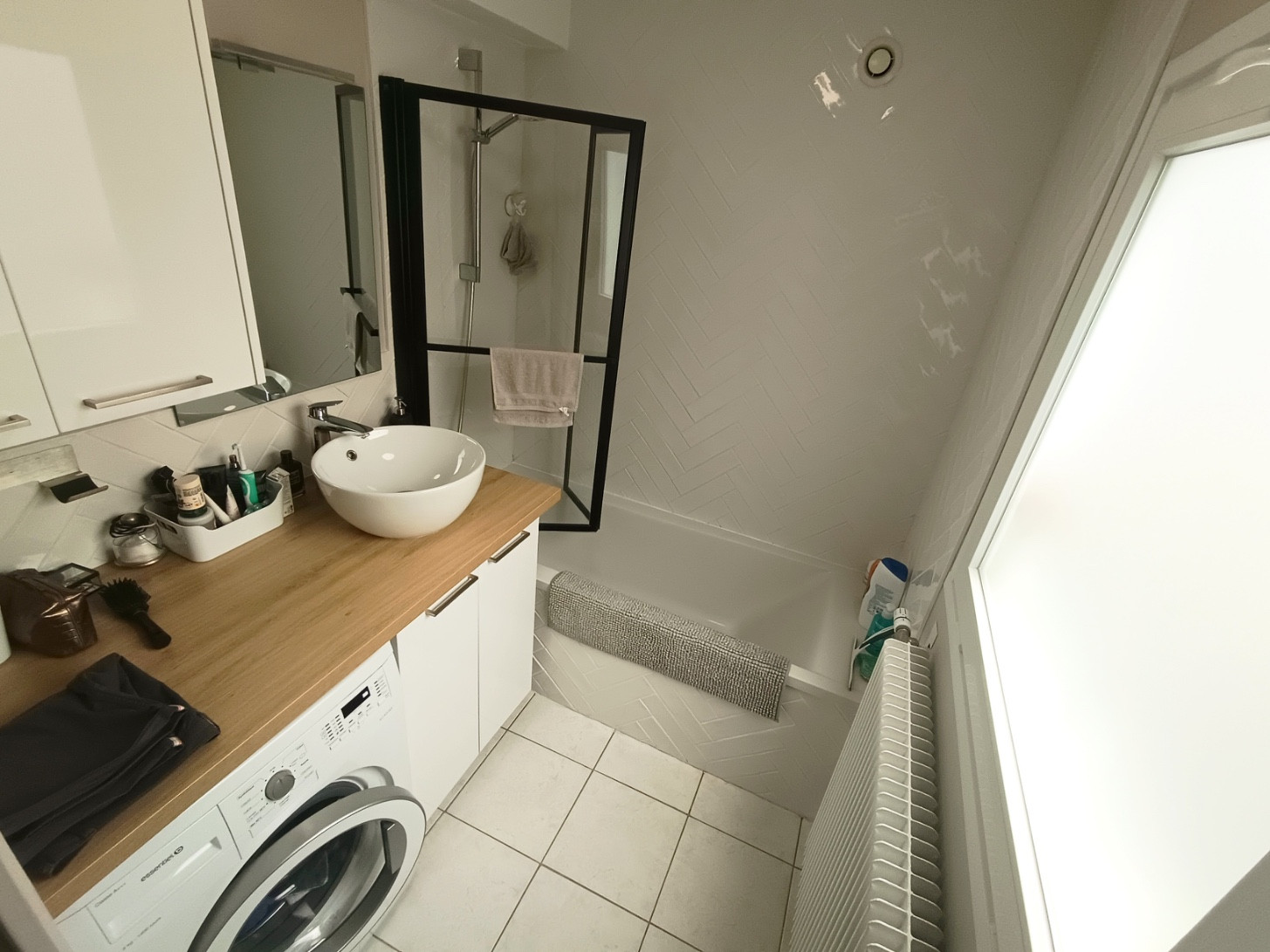 
                                                Location
                                                 Maison meublée, T4 avec cour et véranda