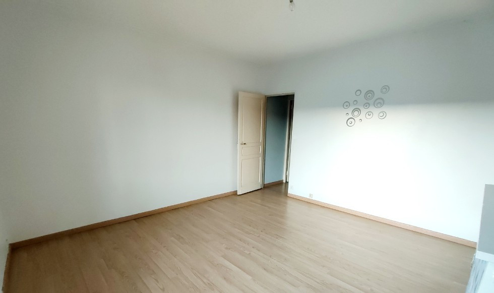
                                                Vente
                                                 Maison mitoyenne 2 chambres valenciennes !!!!!