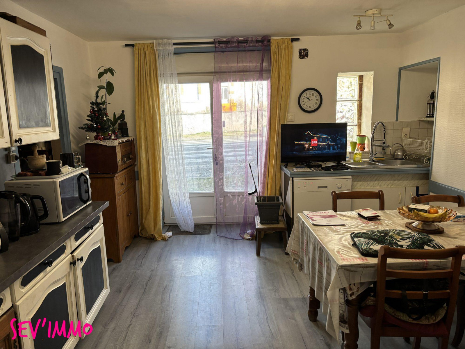 
                                                Vente
                                                 MAISON MITOYENNE 4 CHAMBRES