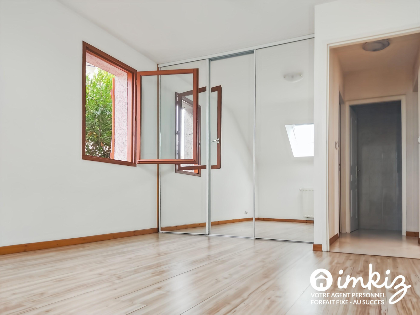 
                                                Vente
                                                 Maison mitoyenne 4 p. avec véranda et jardin