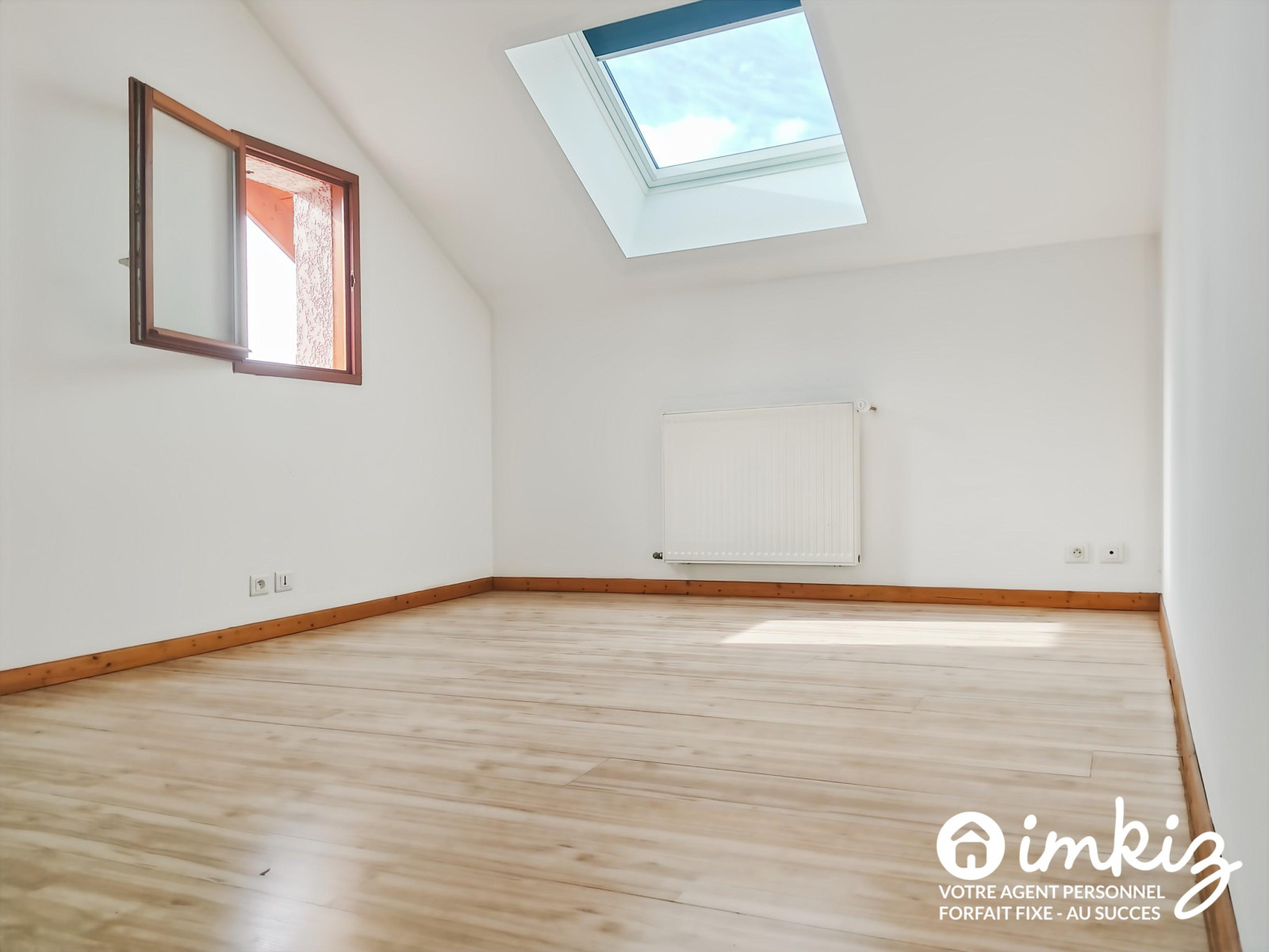 
                                                Vente
                                                 Maison mitoyenne 4 p. avec véranda et jardin