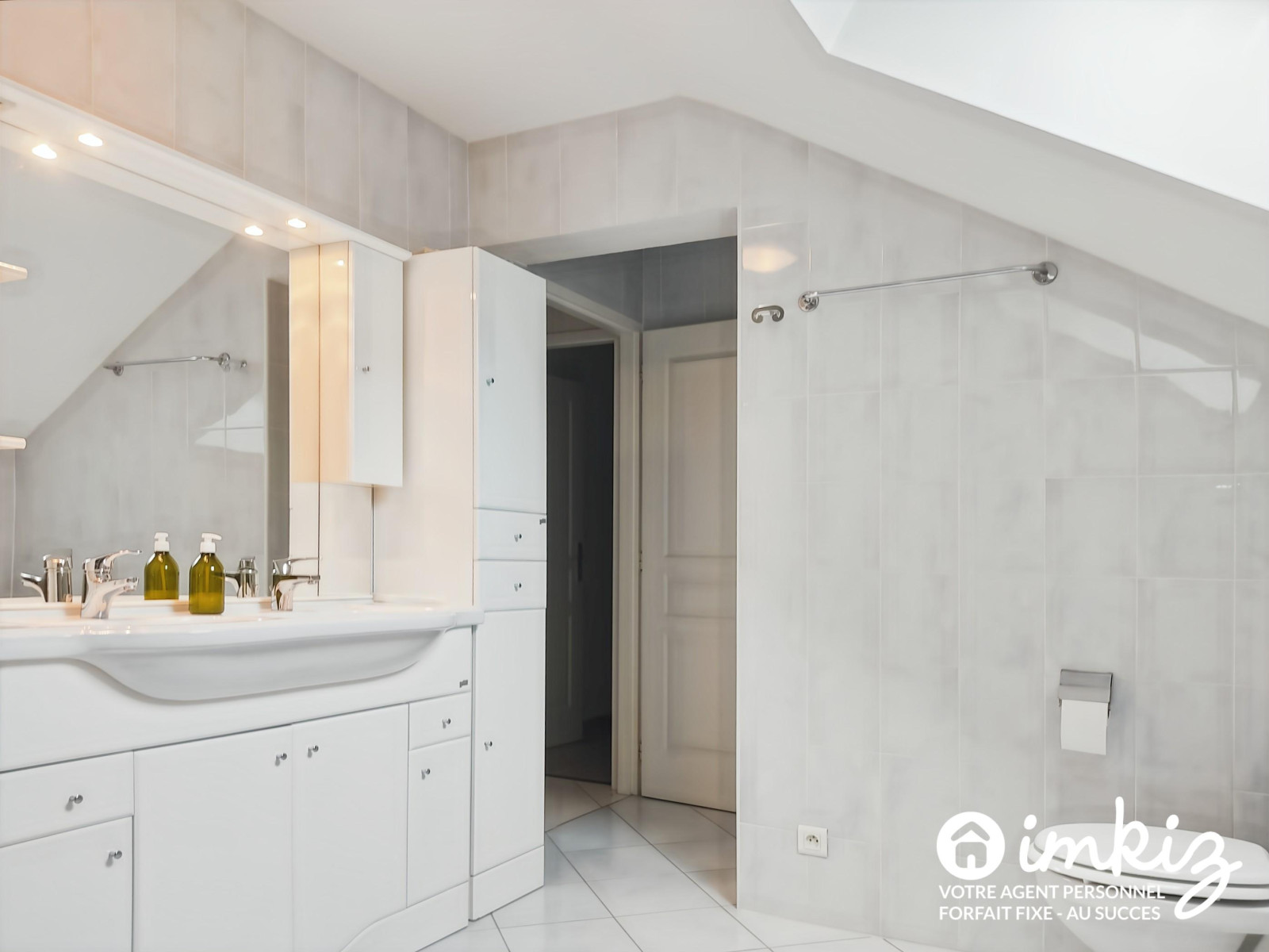 
                                                Vente
                                                 Maison mitoyenne 4 p. avec véranda et jardin